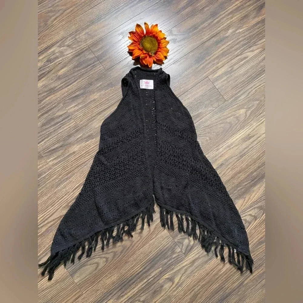 🌻5/$25🌻JUSTICE Black Knitted Shawl | 6/7 |